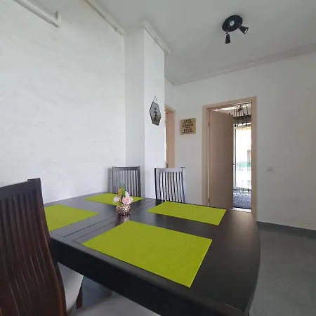 Moonlight Apartment Mamaia