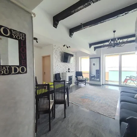 Moonlight Apartment Mamaia