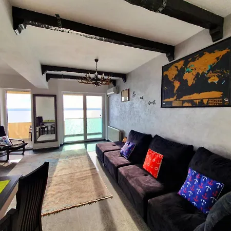 Moonlight Apartment Mamaia